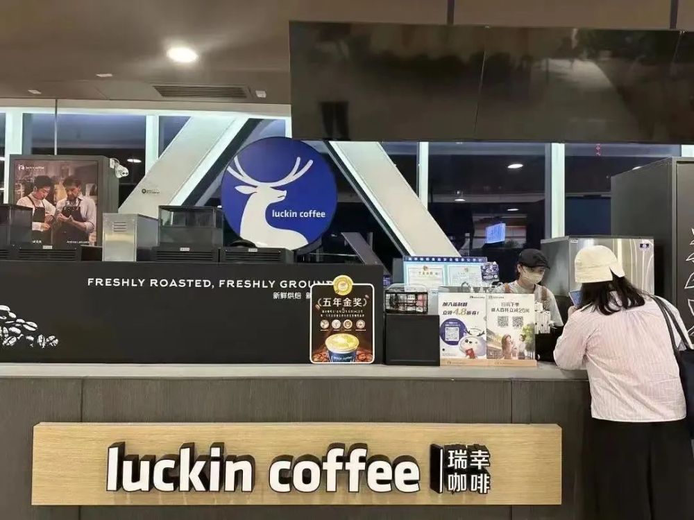 赢博体育app：有品牌一年关店近600家！“水果+咖啡”消费者不买单了？(图8)